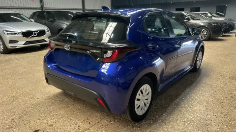 Car image 5