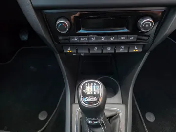Car image 28