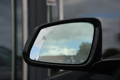 Car image 32