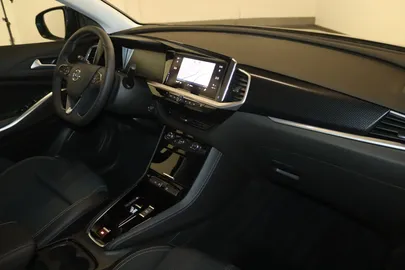 Car image 19