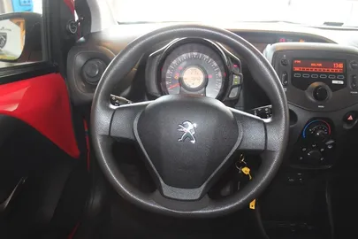 Car image 26