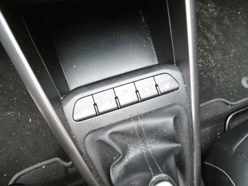 Car image 32