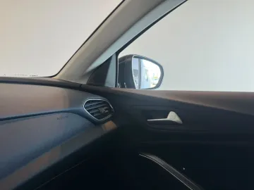 Car image 36