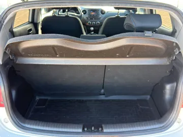 Car image 27