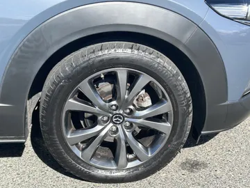 Car image 26