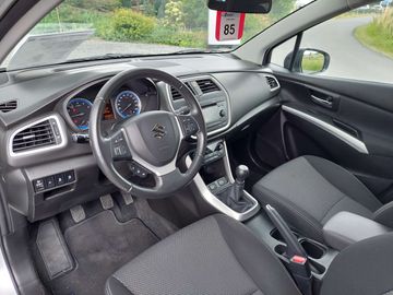 Car image 4