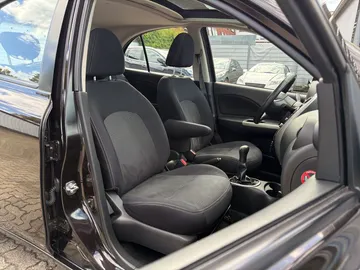Car image 25