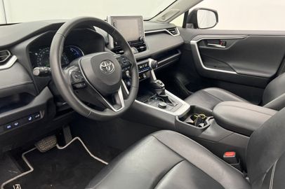 Car image 15