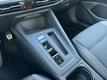 Car image 29