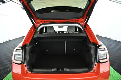 Car image 38