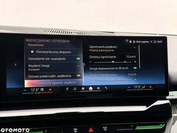 Car image 40