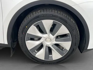 Car image 34