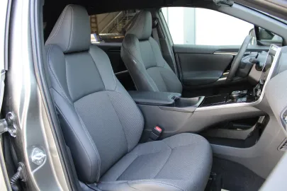 Car image 24