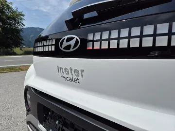 Car image 28