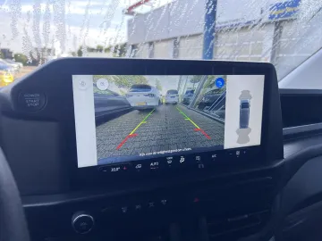 Car image 30