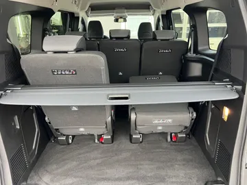 Car image 29
