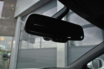 Car image 36