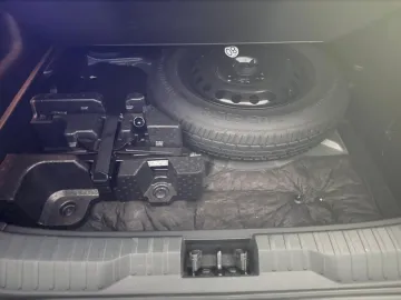 Car image 34