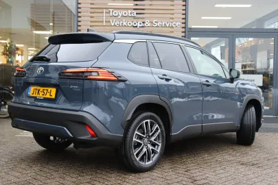 Car image 4