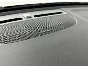 Car image 40