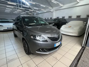 Car image 3