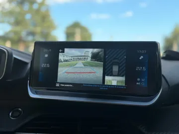 Car image 26
