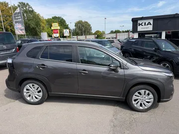 Car image 4