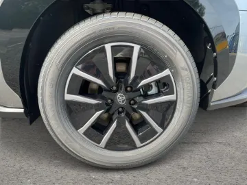 Car image 26