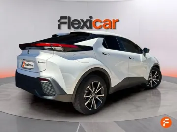 Car image 4