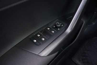 Car image 36