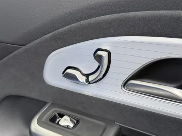 Car image 46