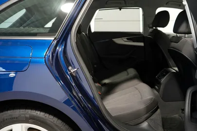Car image 30