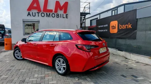 Car image 4