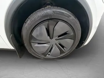 Car image 34