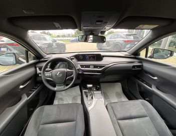 Car image 10