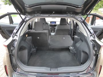 Car image 9