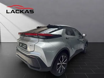Car image 3