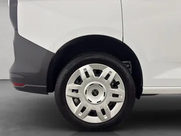 Car image 28