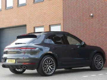 Car image 32