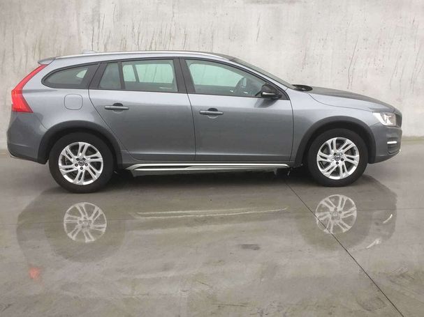 Volvo V60 Cross Country D4 Momentum AWD 140 kW image number 2