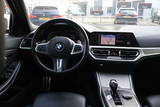 BMW 320i Touring 135 kW image number 4