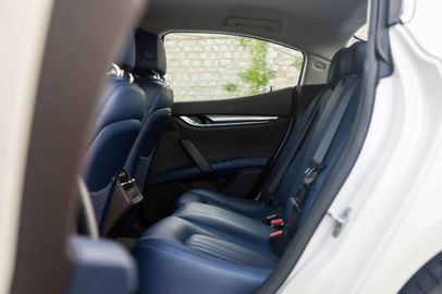 Car image 37