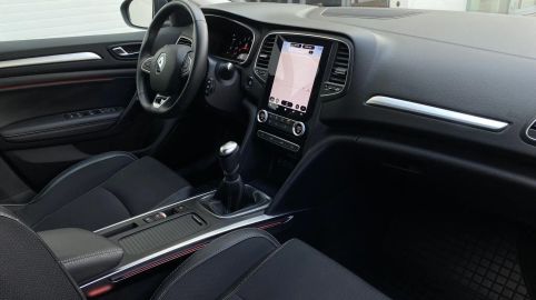 Car image 26