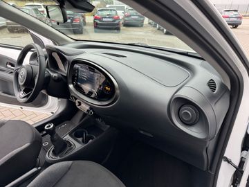 Car image 24