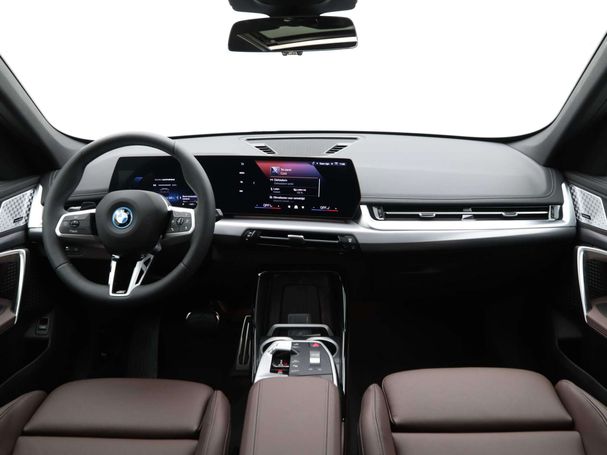 BMW iX1 eDrive20 150 kW image number 12