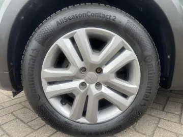Car image 40