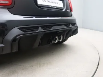 Car image 32