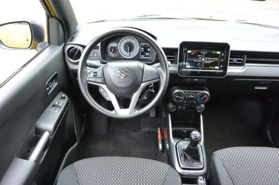 Car image 19