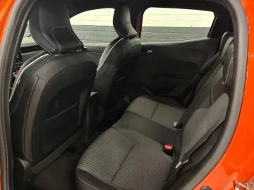 Car image 31