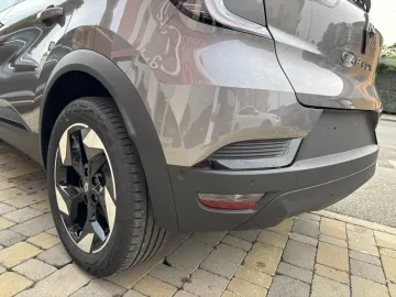 Car image 25
